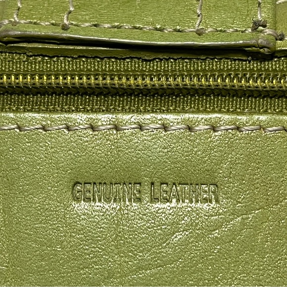 Fossil Green Leather Snap Close Wallet - Picture 3 of 6